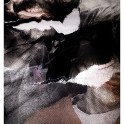 SLOGUN. FotografIa. 25x40 cm (aprox)