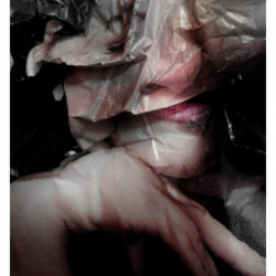 TELL ME MOOORE. Fotografía