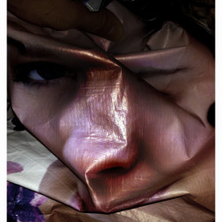 YOUR FAULT. FotografIa. 25x40 cm (aprox)